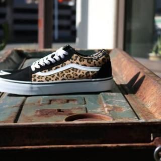 OLD SKOOL<img class='new_mark_img2' src='https://img.shop-pro.jp/img/new/icons5.gif' style='border:none;display:inline;margin:0px;padding:0px;width:auto;' />