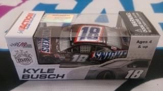 Kyle Busch #18 Snickers 2013 Camry (1:64 Action)