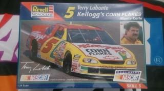 Terry Labonte #5 Kelloggs Monte Carlo 1997 1:24 Plastic Model (Revell Monogram)