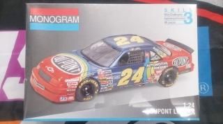 Jeff Gordon #24 Dupont Lumina 1993 1:24 Plastic Model (Monogram)