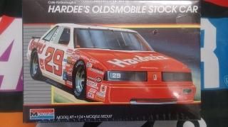Cale Yarborough #29 Hardees Oldsmobile 1987 1:24 Plastic Model (Revell Monogram)