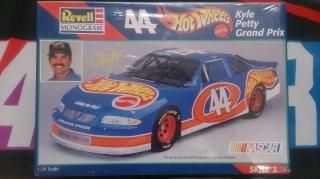 Kyle Petty #44 Hot Wheels Grand Prix 1997 1:24 Plastic Model (Revell Monogram)