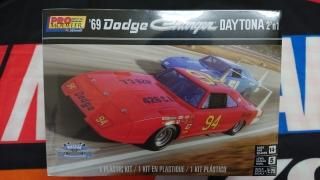 '69 Dodge Charger Daytona 2'n1 1:25 Plastic Model (Revell)