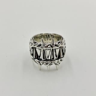 Wild studs リング