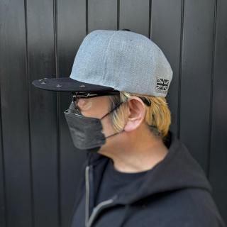 【NEW】フラットバイザーキャップ グレー/ブラック