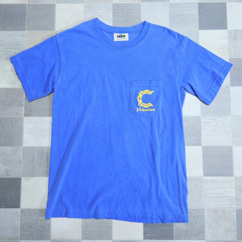 the CRATE FIRE DEPARTMENT プリント ポケット付き Tシャツ ブルー S ポケティー (USED)