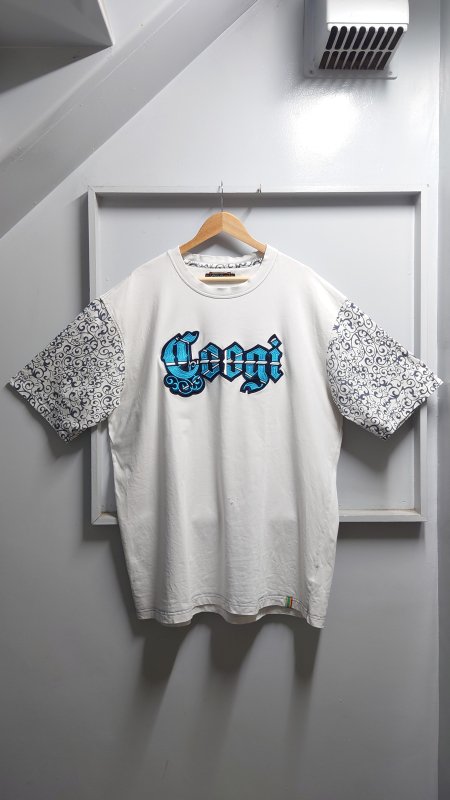 00's COOGI ロゴ 刺繍 スリーブ プリント Tシャツ ホワイト 2XL 半袖 クージー 2000年代 (USED) (jeudi)