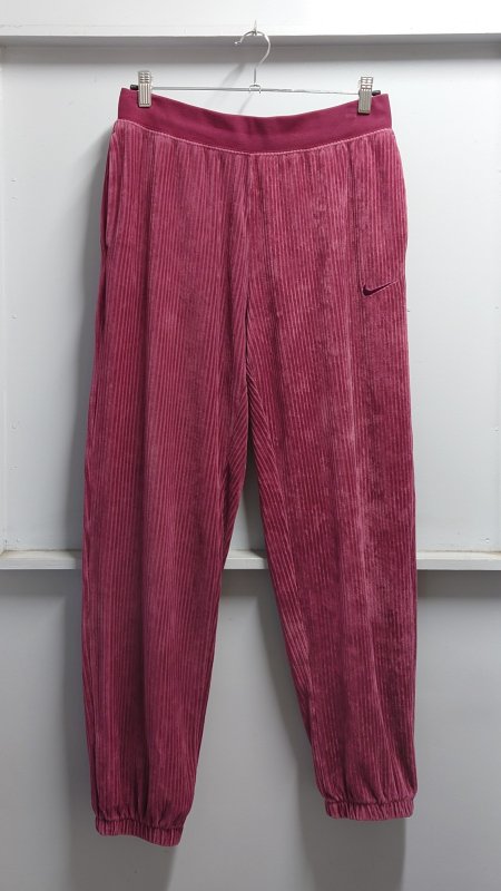 NIKE “Women’s Velvet Trousers” 太畝 ベロア イージー パンツ ワインレッド M スウッシュ ロゴ 刺繍 ウエストゴム 両側ポケット付き (USED)