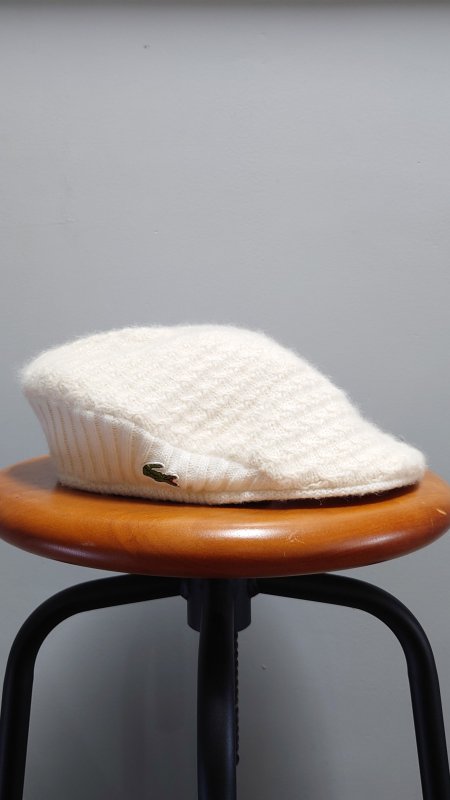 LACOSTE アンゴラ混 ニット ハンチング オフホワイト フリーサイズ ロゴワッペン 帽子 日本製 (USED)