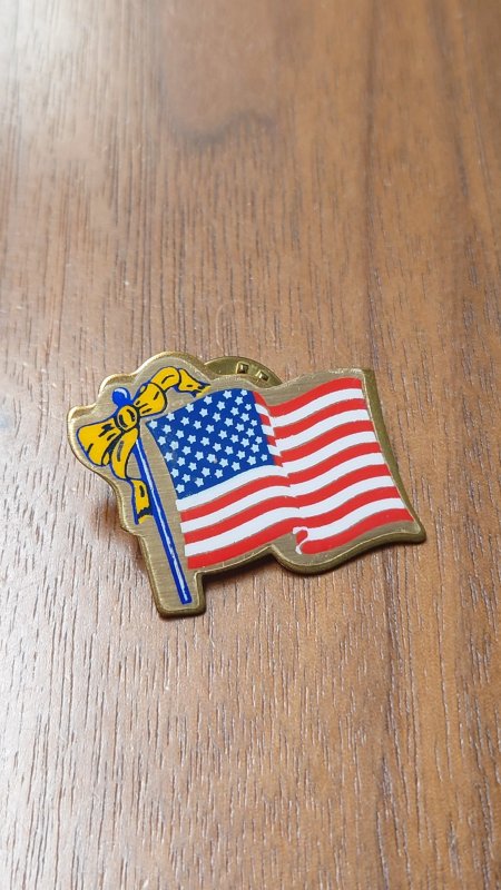 <img class='new_mark_img1' src='https://img.shop-pro.jp/img/new/icons7.gif' style='border:none;display:inline;margin:0px;padding:0px;width:auto;' />Vintage BALLOU REG’D UNION MADE American Flag Pins 星条旗 ピンバッジ USA製 (VINTAGE)