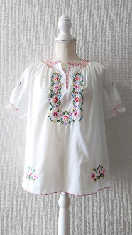 送料無料 日本 Vintage BEX サイズ42 ホワイト ブラウス 花柄刺繍 SWITZERLAND シャツ+ブラウス(半袖+袖なし)