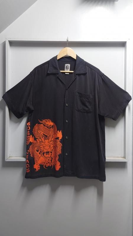 <img class='new_mark_img1' src='https://img.shop-pro.jp/img/new/icons6.gif' style='border:none;display:inline;margin:0px;padding:0px;width:auto;' />90s GUESS JEANS Dragon Rayon Open Collar Shirt S (VINTAGE)