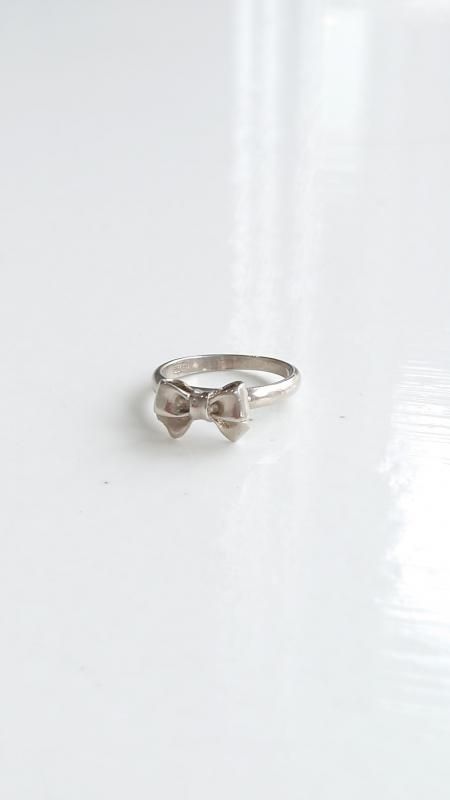 <img class='new_mark_img1' src='https://img.shop-pro.jp/img/new/icons6.gif' style='border:none;display:inline;margin:0px;padding:0px;width:auto;' />Silver925 Ribbon  11  (USED)