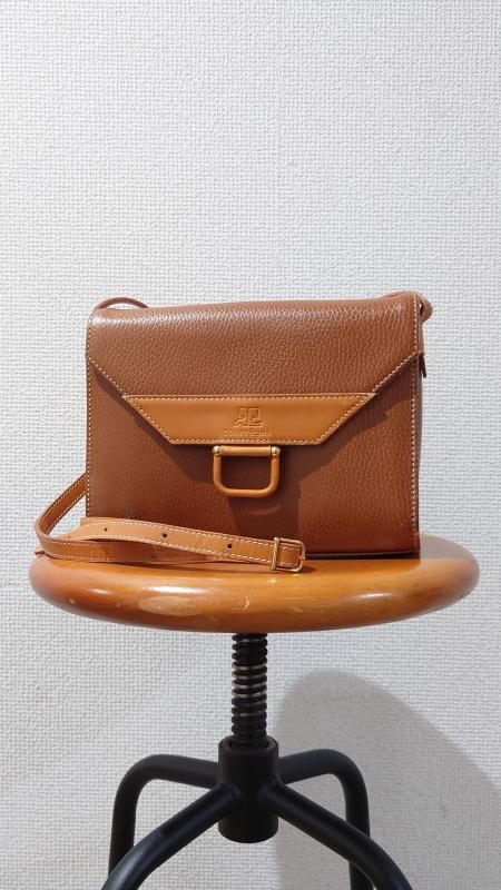 <img class='new_mark_img1' src='https://img.shop-pro.jp/img/new/icons7.gif' style='border:none;display:inline;margin:0px;padding:0px;width:auto;' />80-90’s Courreges フランス製 シボレザー フラップショルダーバッグ ブラウン (VINTAGE)