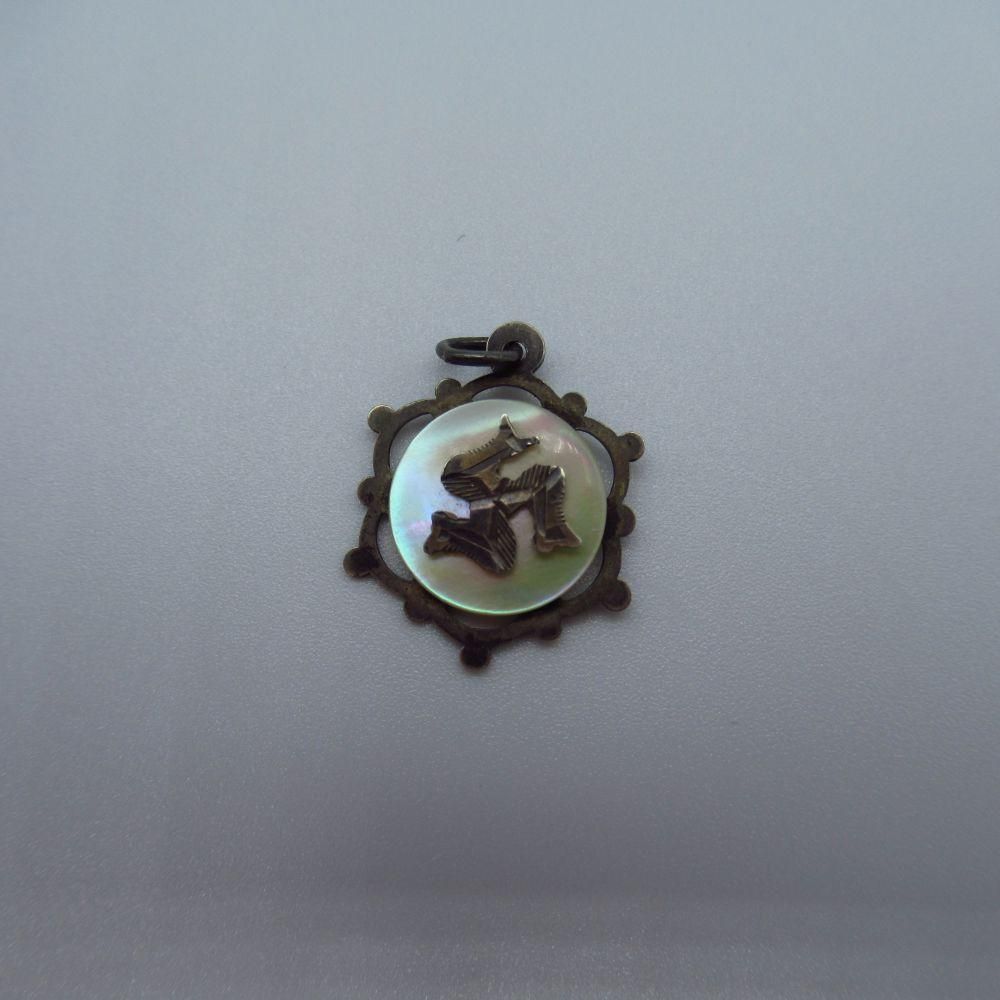 アンティークジュエリー｜ペンダントトップ｜シルバー｜マン島の