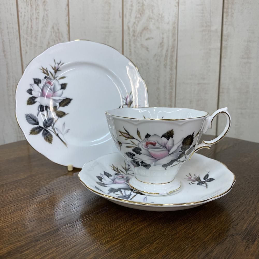 新品未使用 アンティーク碗皿一客ロイヤルアルバート Bone China-