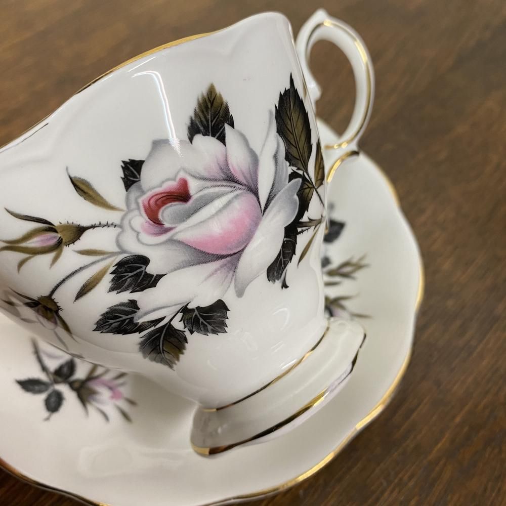 アンティーク食器｜Royal Albert ロイヤルアルバート｜Queen's