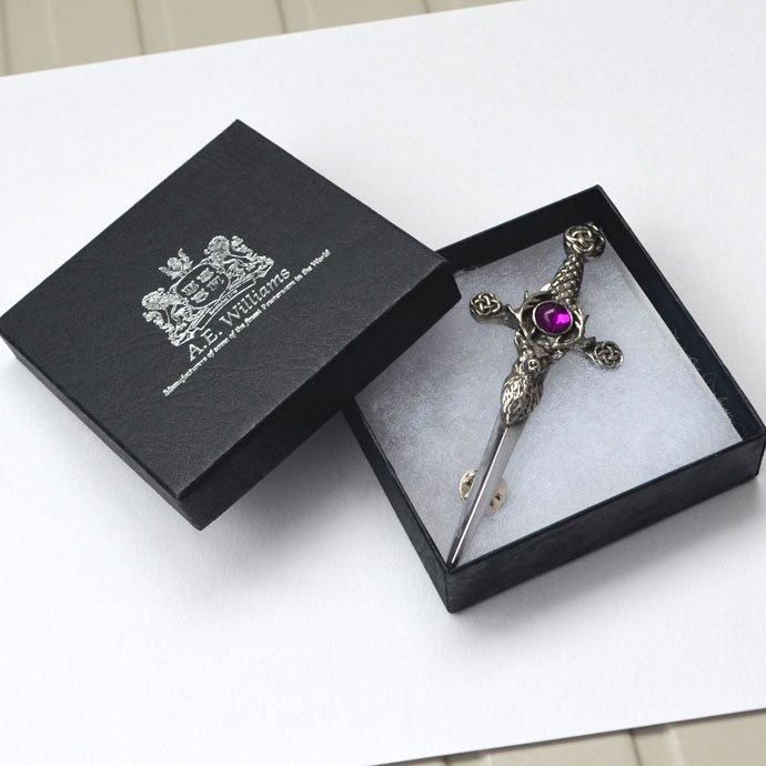 Butler Wilson signed crystal panther head brooch, gold tone