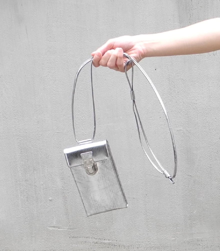 PATRICK STEPHAN/パトリックステファン　ショルダーバッグ　Leather cell phone small bag 'cartable'　scratch SIL
