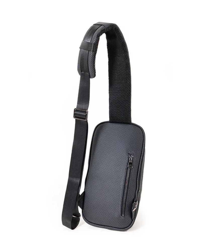 新品未使用ムータmuta MARINEエシカルレザーボディバッグ定価41800円 完売前に【muta MARINE】CONTINUA エシカルレザー ボディバッグ