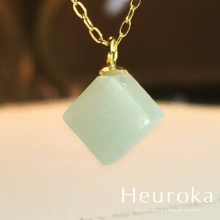 【 Heuroka 】5月の誕生石／翡翠のネックレス（白）