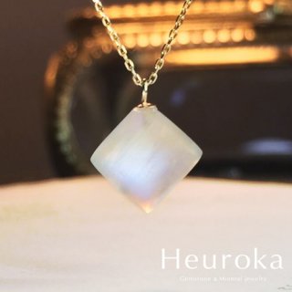 【 Heuroka 】レインボームーンストーンのネックレス