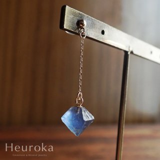 【 Heuroka 】ブルーフローライトのピアス ( シングル )