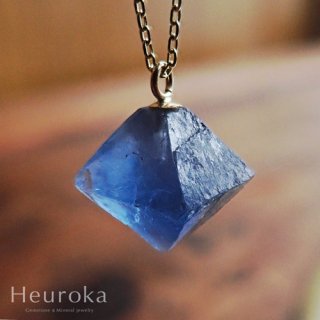 【 Heuroka 】ブルーフローライトのネックレス ( M )