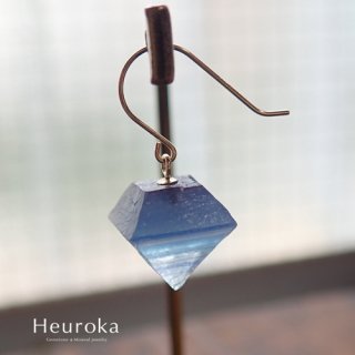【 Heuroka 】ブルーフローライトのピアス( シングル )