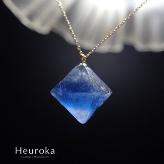 【 Heuroka 】ブルーフローライトのネックレス