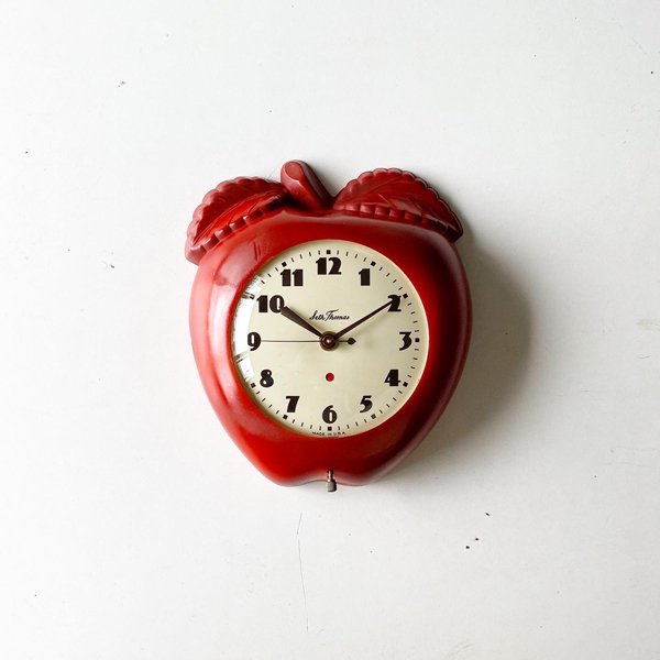 1950's SETH TORMASAPPLE KITCHEN CLOCK  (RED)