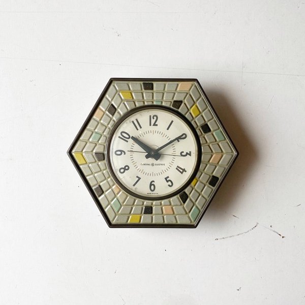 1960's GENERAL ELECTRICMODEL 2118A KITCHIN CLOCK (WHITE)