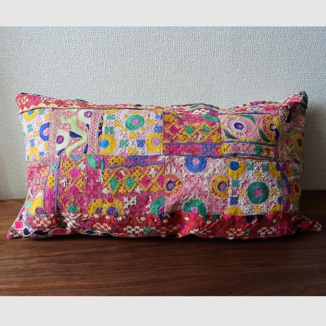 インド刺繍のクッションカバー インド刺繍のクッションカバー