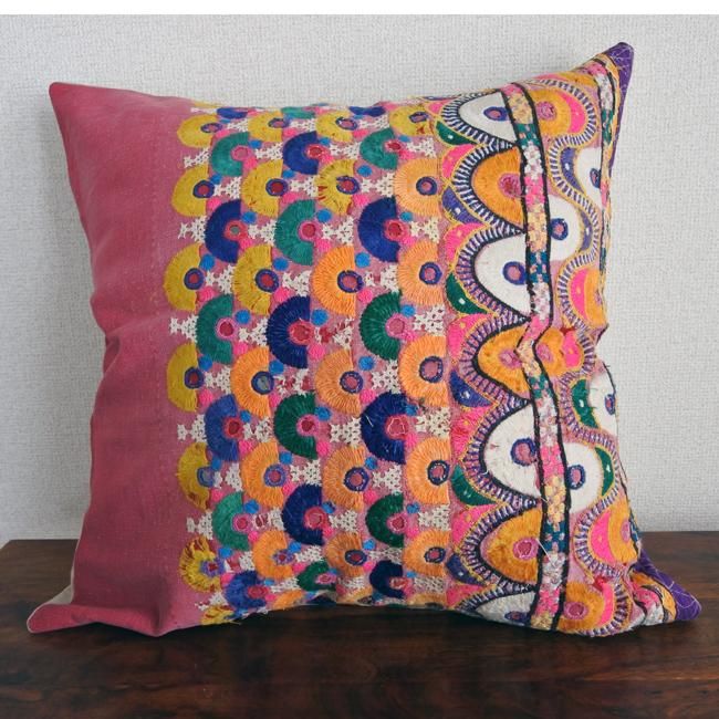 インド刺繍のクッションカバー インド刺繍のクッションカバー