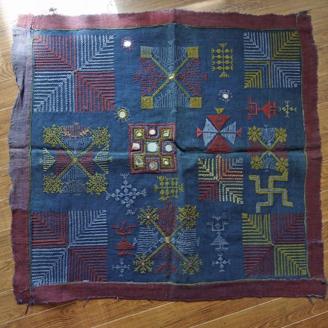 ビシュノイ族 ヴィンテージ刺繍　薄地の古布　タペストリー