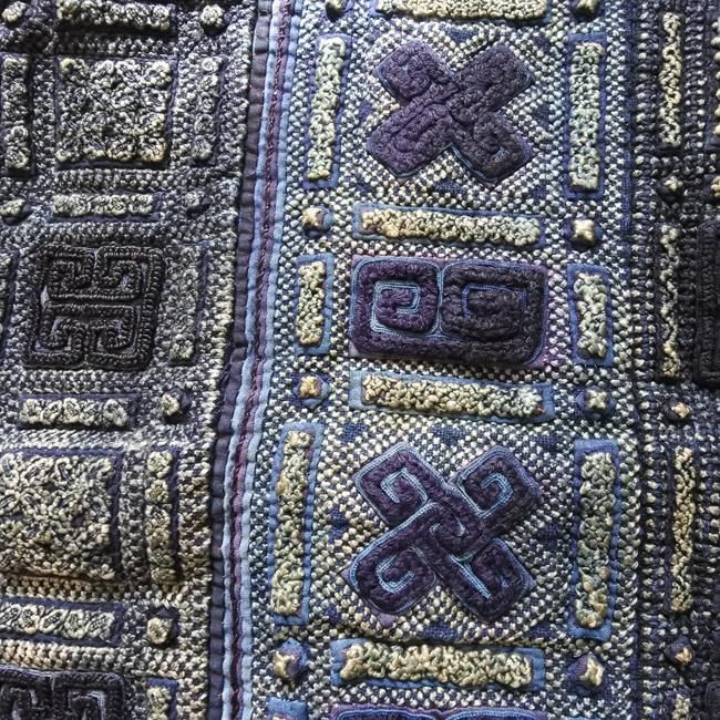 ベトナム 黒モン族 ヴィンテージ刺繍 インディゴ染め バッグ