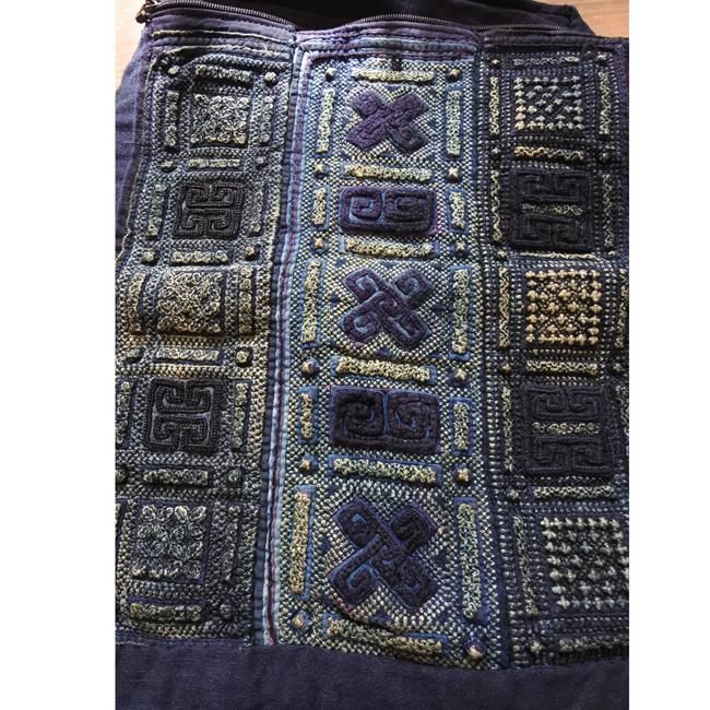 ベトナム 黒モン族 ヴィンテージ刺繍 インディゴ染め バッグ