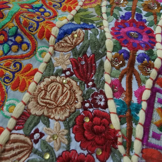 刺繍パッチワーク タペストリー 敷物 No.5 インドの布とキルト KHUSHBOO クシュブー
