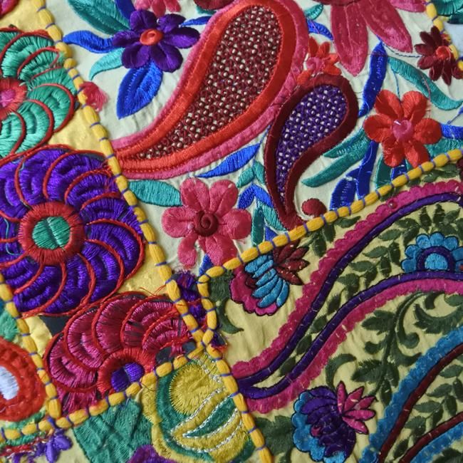 刺繍パッチワーク タペストリー 敷物 No.8 - インドの布とキルト 刺繍パッチワーク タペストリー 敷物 No.8 - インドの布とキルト