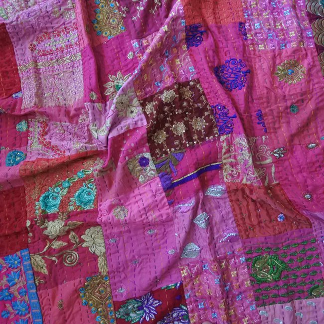 インド 刺繍 パッチワーク 　ベッドカバー　ピンク系A