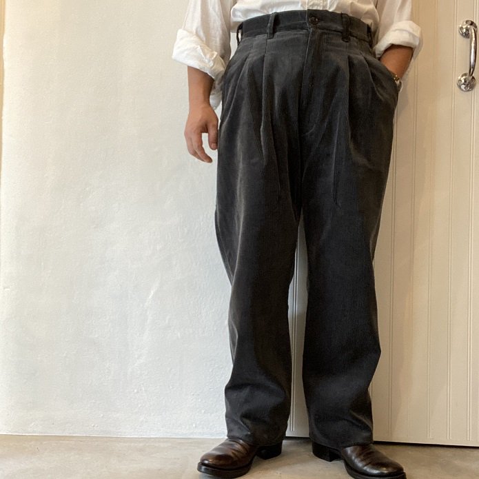 LENO ”TWO TUCK CORDUROY TROUSERS” CHARCOAL 【HOMME】 - SIGNAL ...