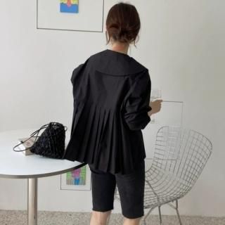 Back pleat blouse