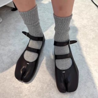 Double tabi shoes
