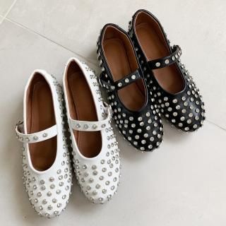 Studs flat shoes