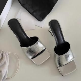 Edge curve sandals