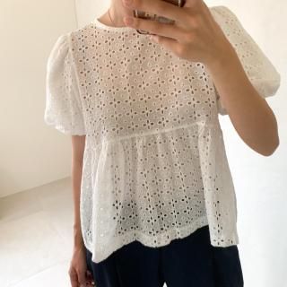Lace punching blouse