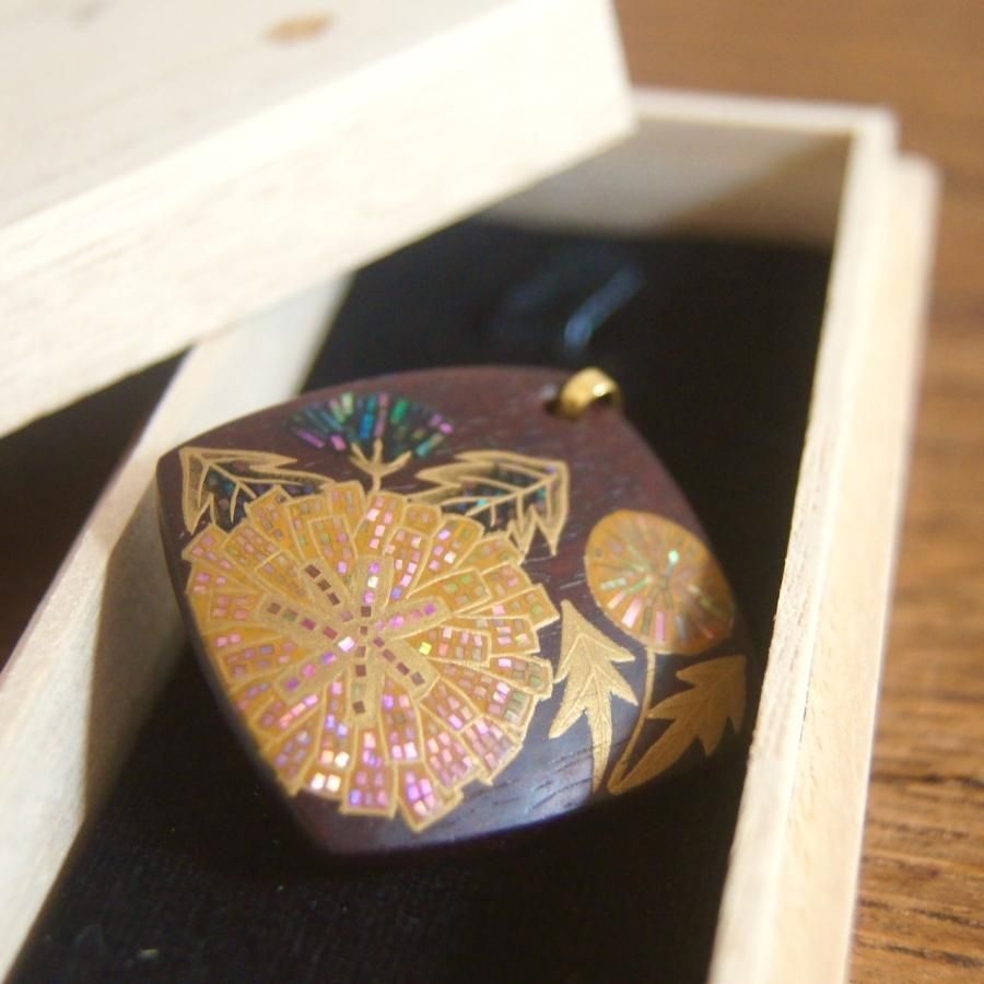 蒔絵屋・伯兆 根付 タンポポ(ペンダント用金具付) - 日本の美しい手