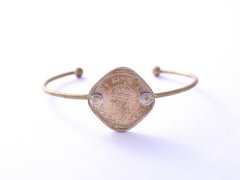 <img class='new_mark_img1' src='https://img.shop-pro.jp/img/new/icons8.gif' style='border:none;display:inline;margin:0px;padding:0px;width:auto;' />Old Coin Bangle