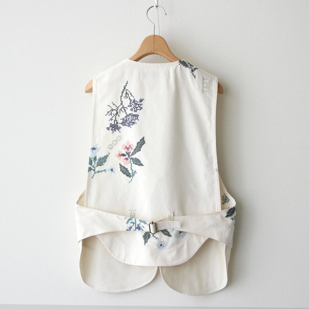 aseedoncloud / researcher waistcoat #off white