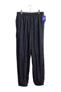 <img class='new_mark_img1' src='https://img.shop-pro.jp/img/new/icons16.gif' style='border:none;display:inline;margin:0px;padding:0px;width:auto;' />URBAN OUTFITTERS  Champion - Exclusive Nylon Balloon Pants -
